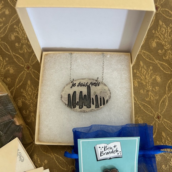 Ultimate Outlander Gift Box - Picture 3 of 7